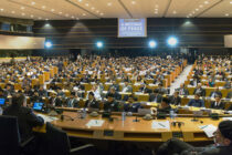 Califa do Islão faz discurso histórico no Parlamento Europeu