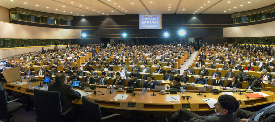 Califa do Islão faz discurso histórico no Parlamento Europeu