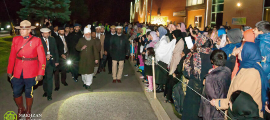 Chefe Supremo da Comunidade Islâmica Ahmadia chega a Otawa