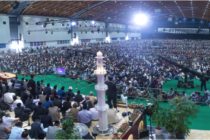 Hadrat Mirza Masroor Ahmad conclui a Jalsa Salana da Alemanha de 2017 com um discurso inspirador